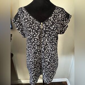 Express Black Floral Sleeveless 1/2 Zip Blouse sleeveless v-neck Medium career